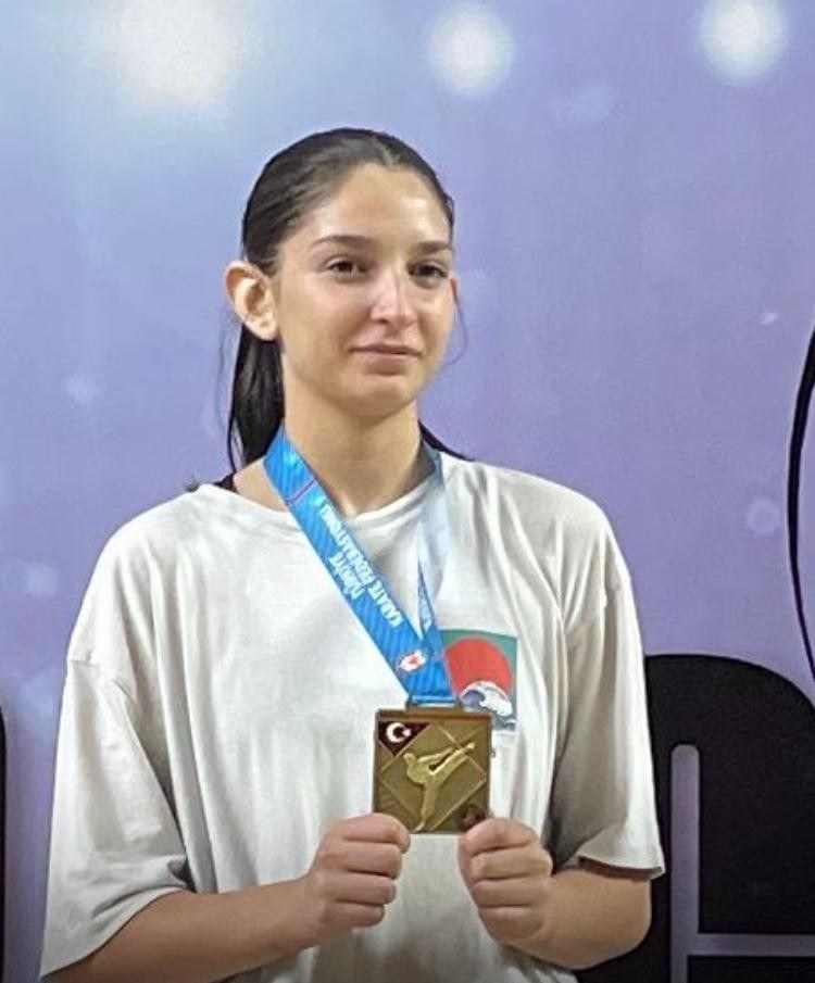 Zeynep Yurt Akdeniz Karate Şampiyonası'nda Milli Takım'da