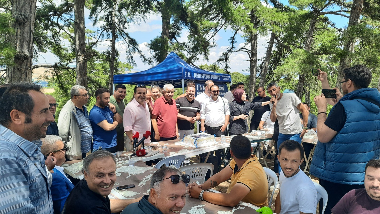 Basın Mensuplarına Özel Pasta Kesildi