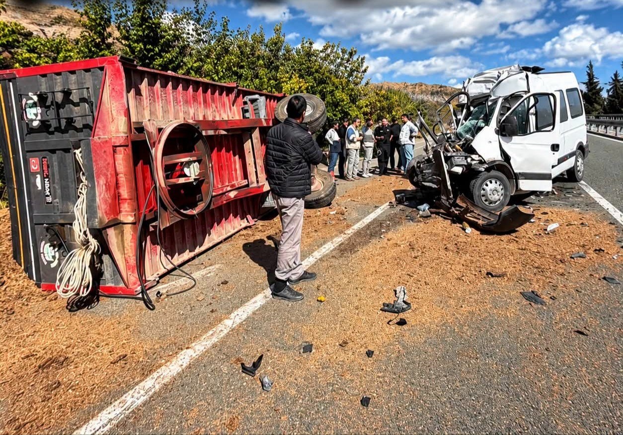 Elazığ-Malatya Karayolunda Trafik Kazası Meydana Geldi