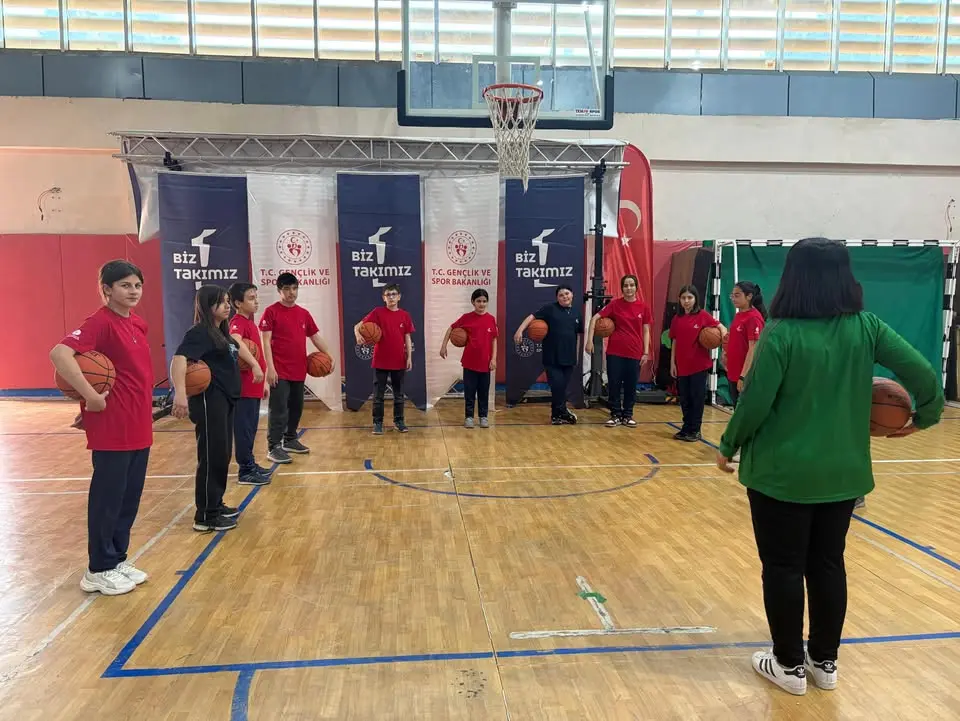 Afyonkarahisar Gençlik ve Spor İl Müdürlüğü'nün 'Biz Bir Takımız' Projesi 5. Hafta Etkinlikleri