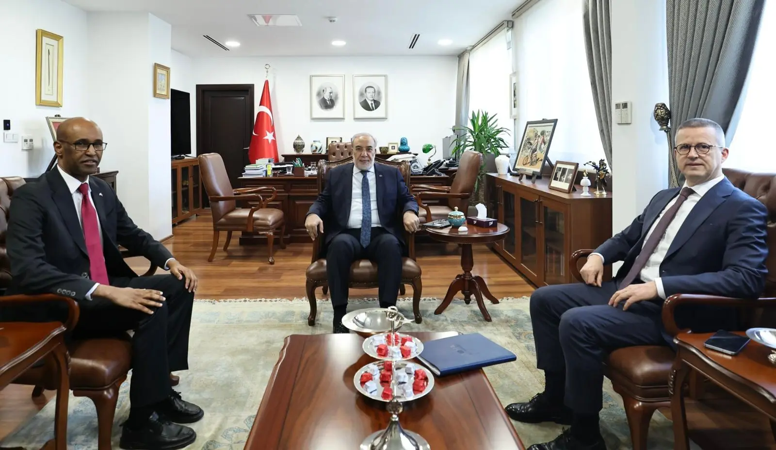 Musa Kulakl?kaya, Somali Büyükelçisi'ni kabul etti
